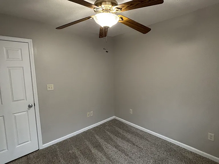 409 Calvin Ct — Photo 15