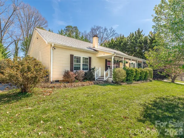 8 Jackson Cove Rd, Leicester, NC 28748