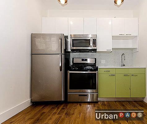 4th image of 422 Melrose St #3B