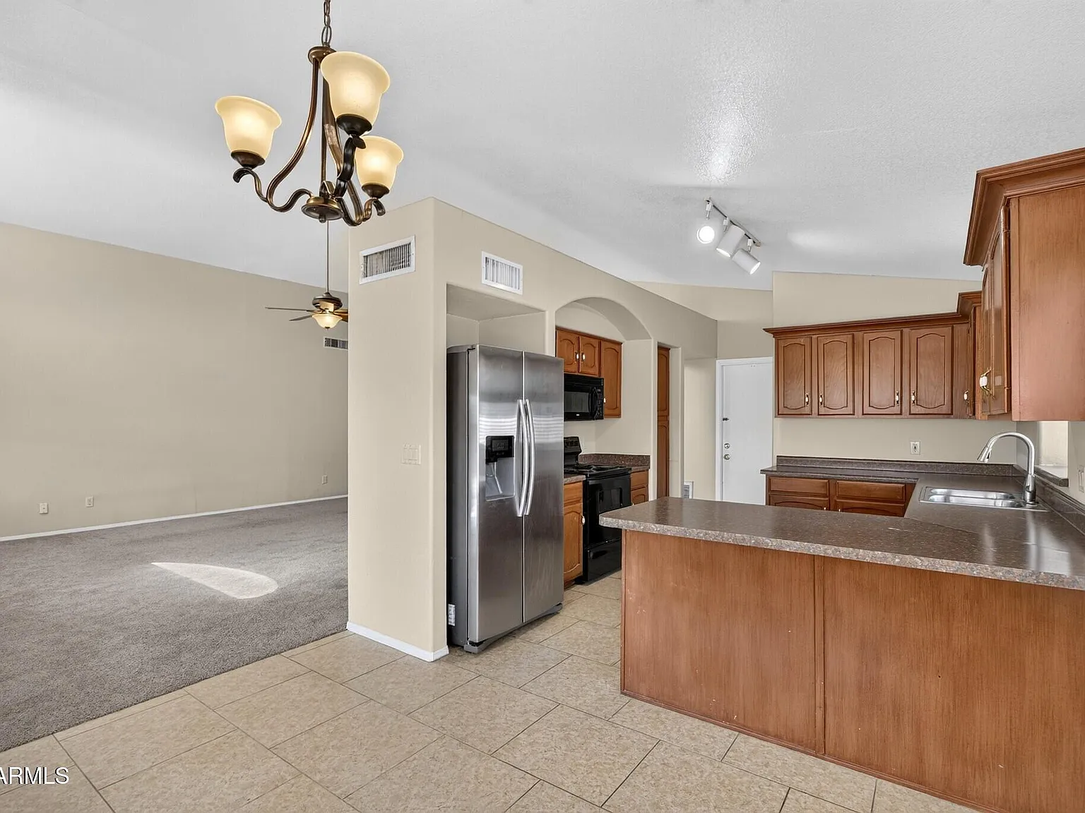 3 bed, 2.0 bath, 1633 sqft, $2,200 — Photo 4