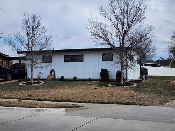 2106 Canal Blvd, Hays, KS 67601