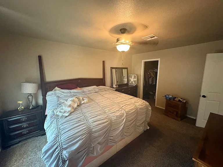 629 Bell Gordon St — Photo 16