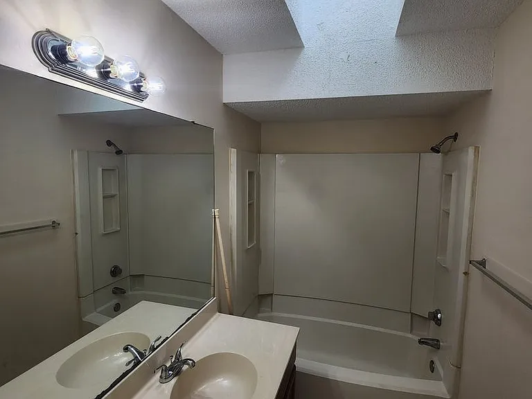 519 Woodwinds Dr — Photo 7