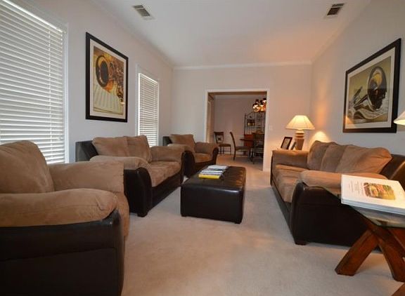 3rd image of 15 Bridlewood Ct