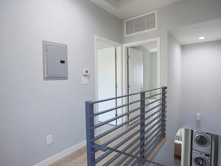 1242 N Beachwood Dr — Photo 11