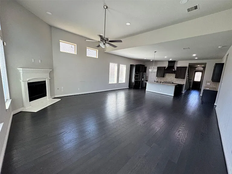 5231 Pickford Grv — Photo 6