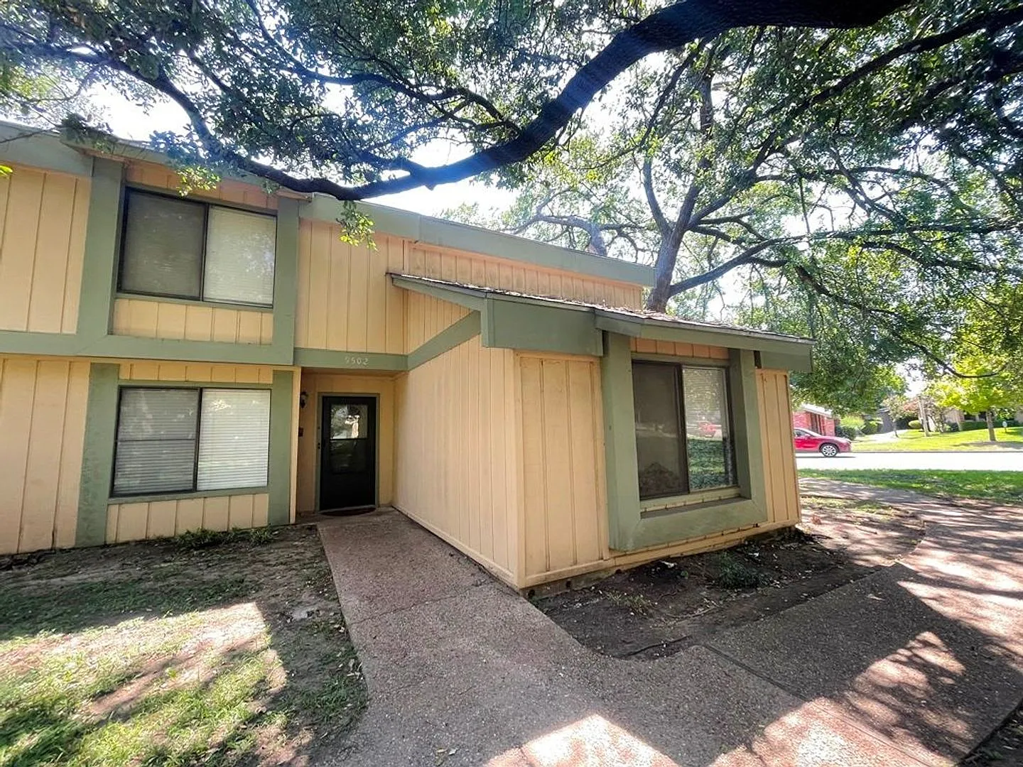 Great Condo for lease in North Austin! — Photo 1