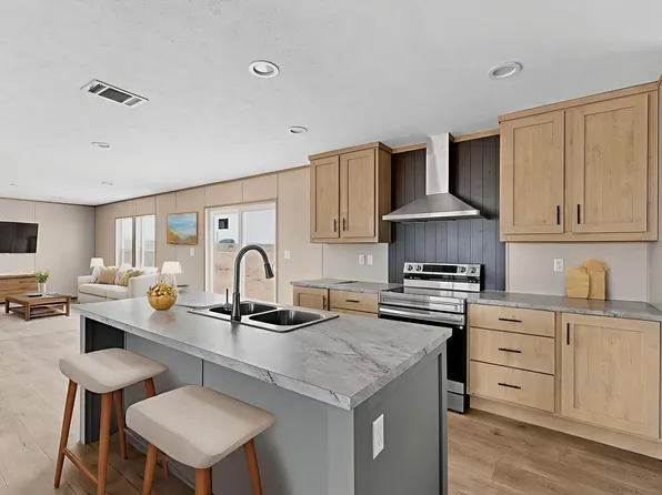 96 14th Ave NW, Rio Rancho, NM 87144