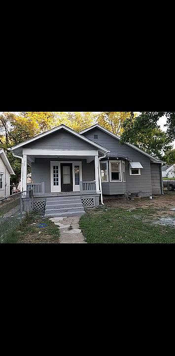 2nd image of 909 S Fairview Ave