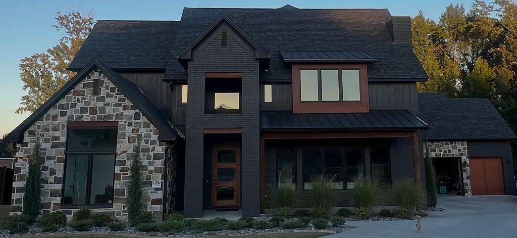 8915 Luxe Mnr - Property Image