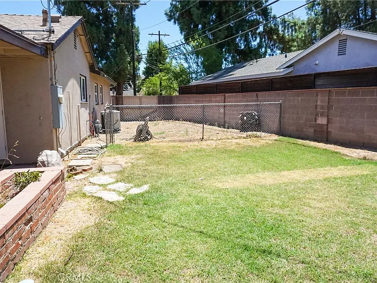23003 Runnymede St — Photo 21