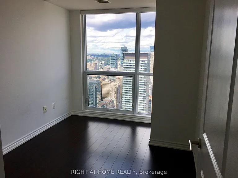 386 Yonge St #5502 — Photo 10