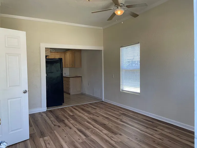 811 Dakota Ave — Photo 3