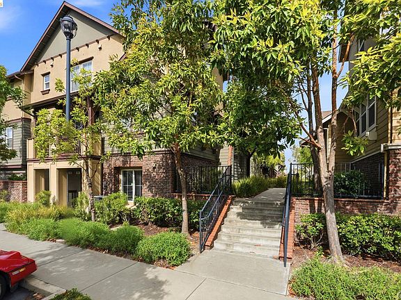 2nd image of 104 Serra Way