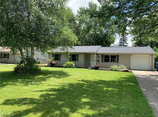 34675 W Point Dr, North Ridgeville, OH 44039