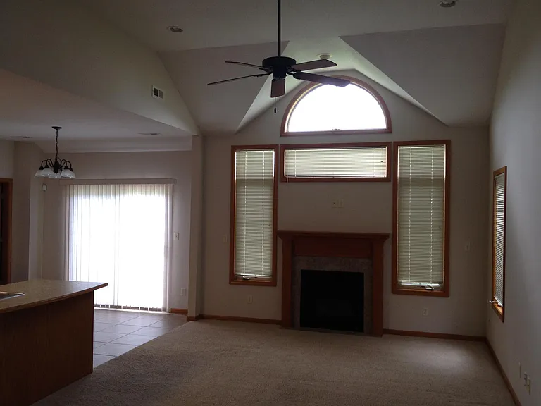 507 Oak Leaf Ct — Photo 4