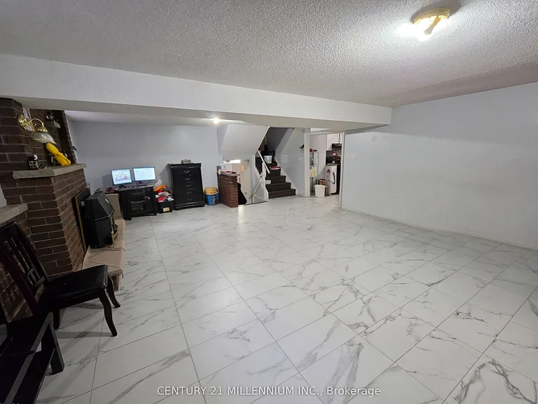 23 Malcolm Cres — Photo 7