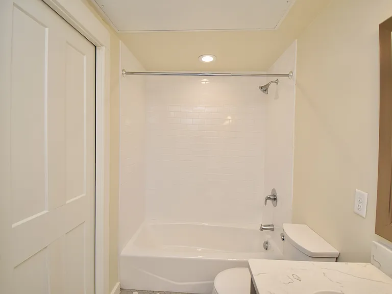 105 Peete St — Photo 41
