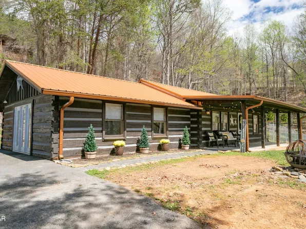 3650 Four Seasons Ln, Sevierville, TN 37862