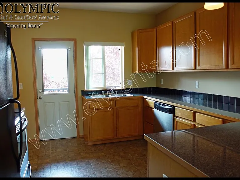3125 S 45th St — Photo 3