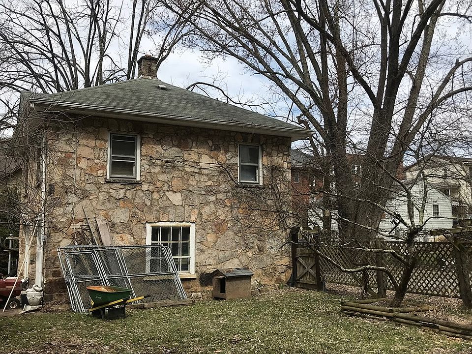 2nd image of 127 Willow St