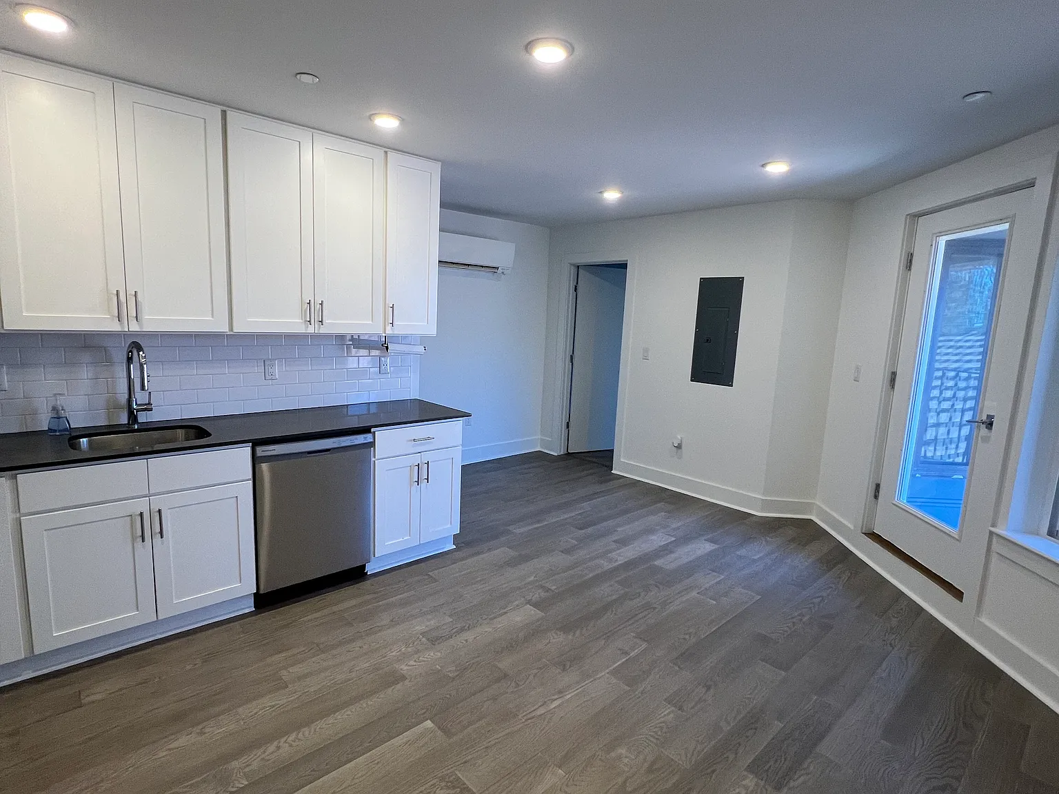 2 bed, 1143 sqft, $2,900 — Photo 3
