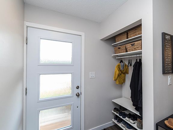3rd image of 10552 Beaumaris Rd NW