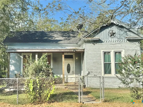 301 Hackberry St, Hallettsville, TX 77964