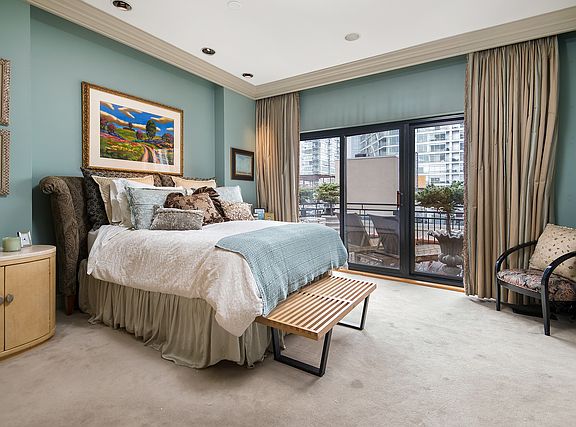 5th image of 525 W Superior St APT 706