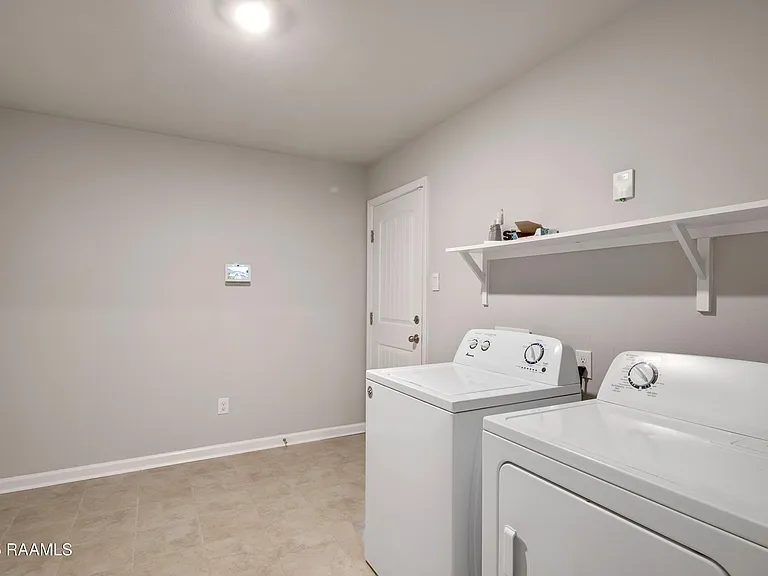 200 S Lakepointe Dr — Photo 19