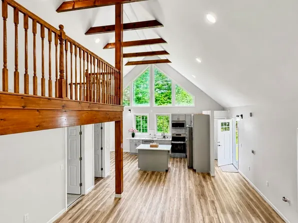 16 Dyer Road, Raymond, ME 04071