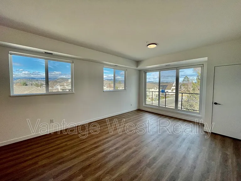 615 Rutland Rd N #401 — Photo 7
