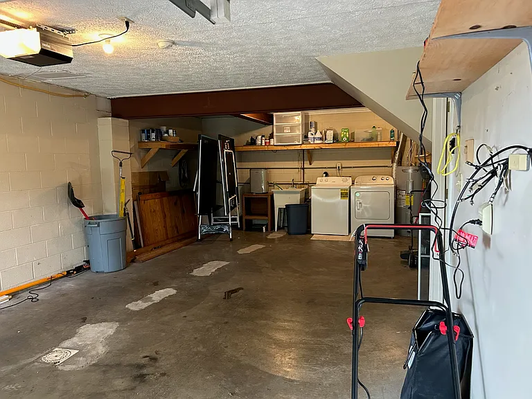 729 James St — Photo 12