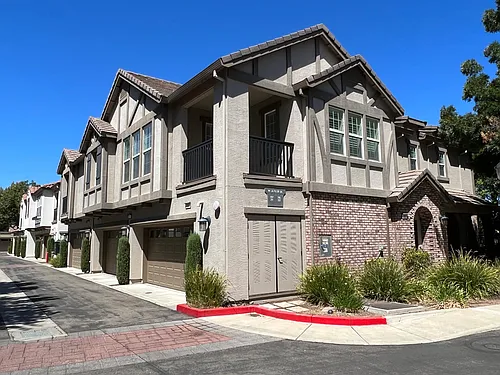 207 W La Flor Ln Photo 1
