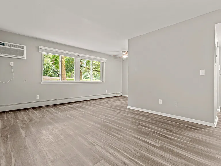 Country Meadows Apartments — Photo 22