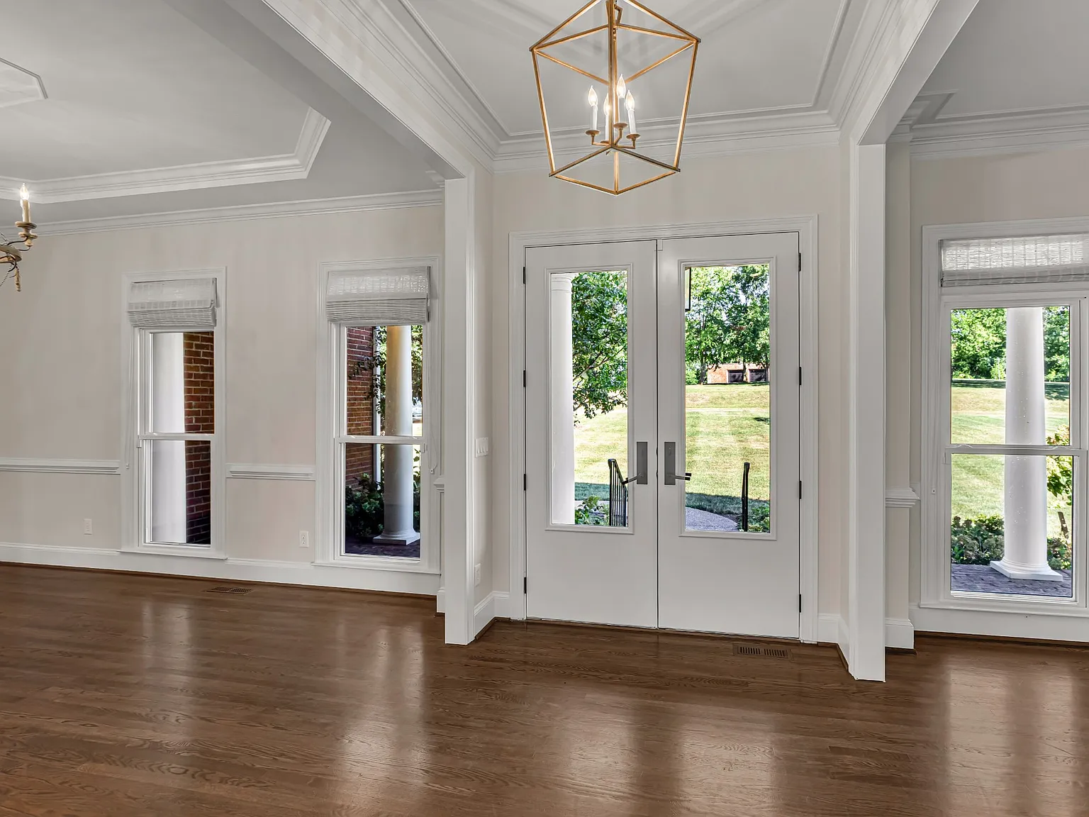 4 bed, 5.5 bath, 5553 sqft, $9,450 — Photo 4