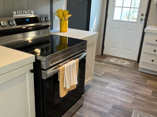 Lecompton MHC, 619 Whitfield St #D8254e0f2, Lecompton, KS 66050