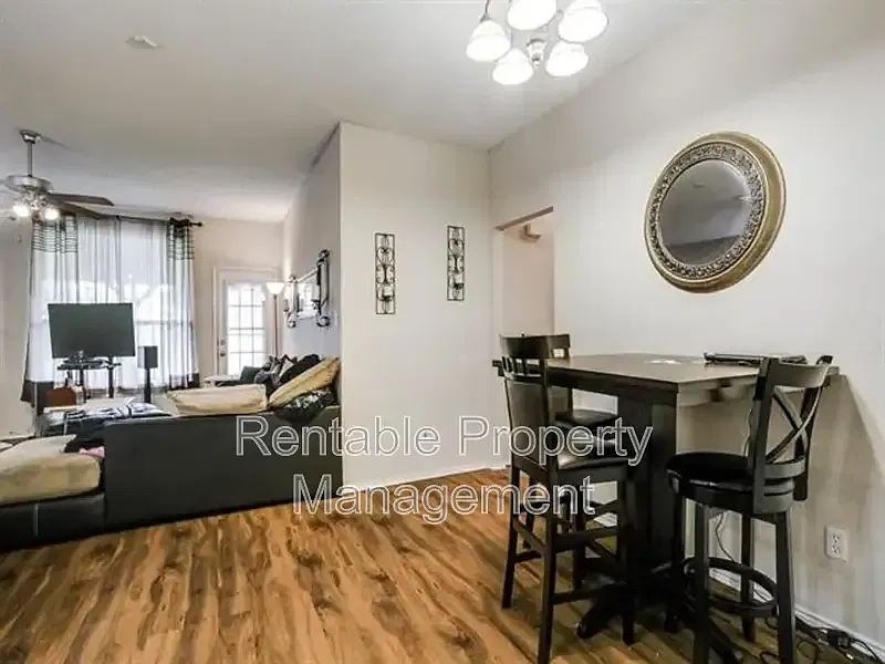 4 bed, 2.0 bath, 1859 sqft, $2,275 — Photo 4
