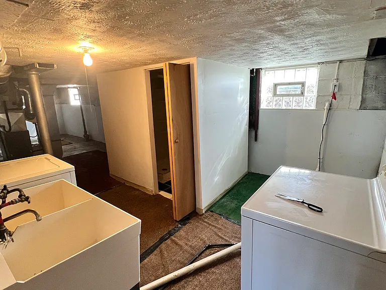 725 Hudson Ave — Photo 8