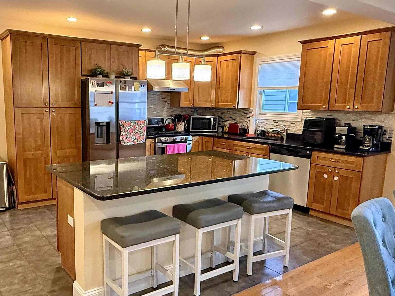 3 bed, 2.5 bath, 2100 sqft, $4,300 — Photo 4