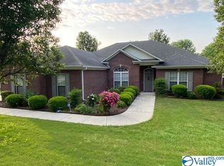2602 Little Cove Rd, Hampton Cove, AL 35763