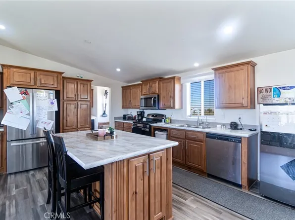 2876 Goss Rd, Phelan, CA 92371