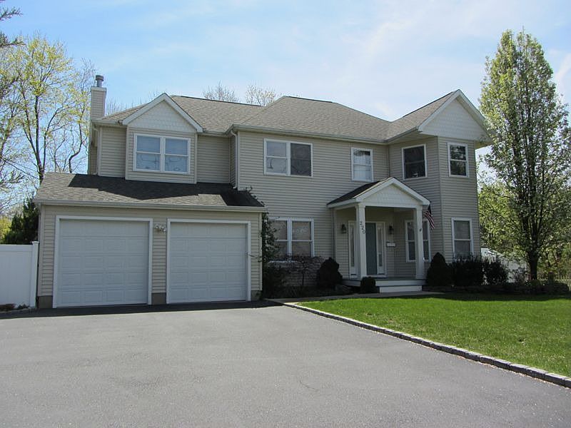 1st image of 220 Woodlawn Ave