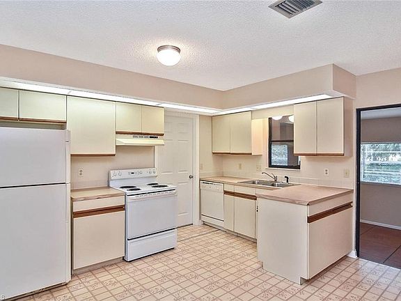 3rd image of 1142 Fleetwood Dr
