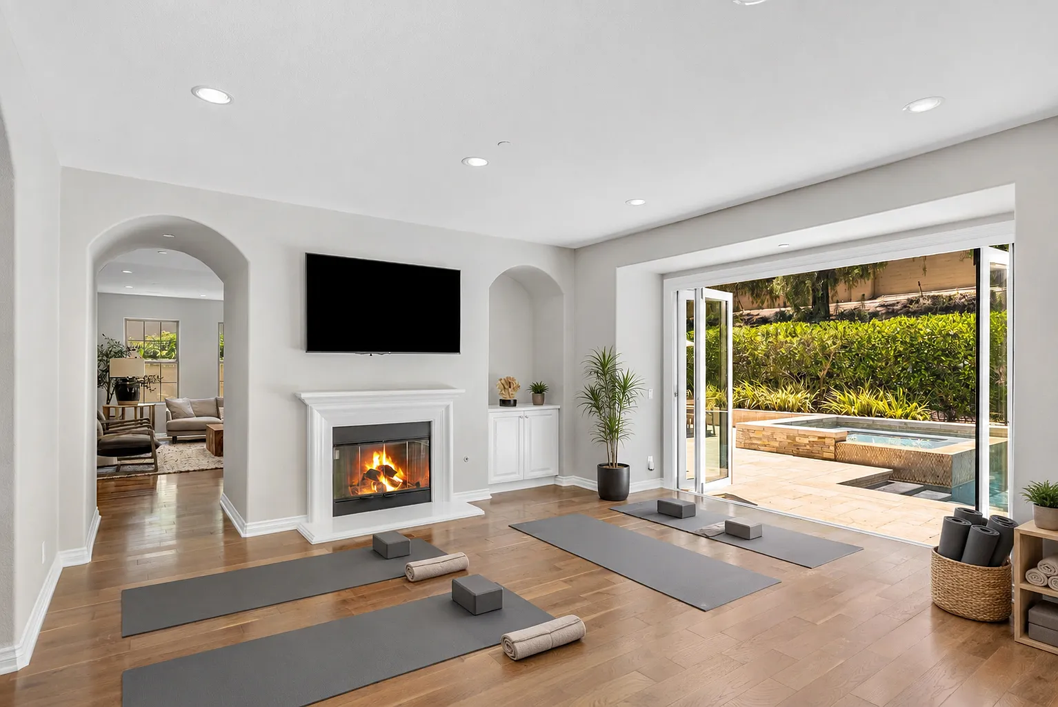 5 bed, 5.5 bath, 4282 sqft, $12,000 — Photo 4