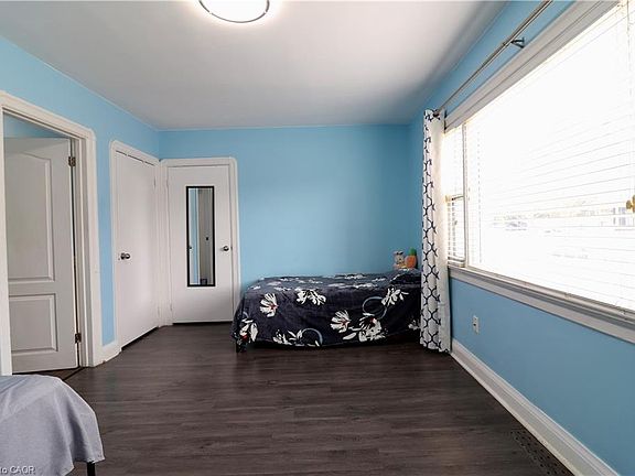 5th image of 80 Roseview Ave