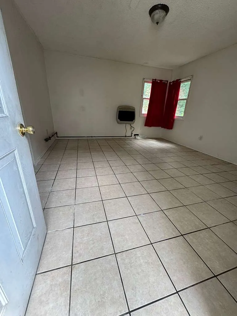 3 bed, 1100 sqft, $2,000 — Photo 4