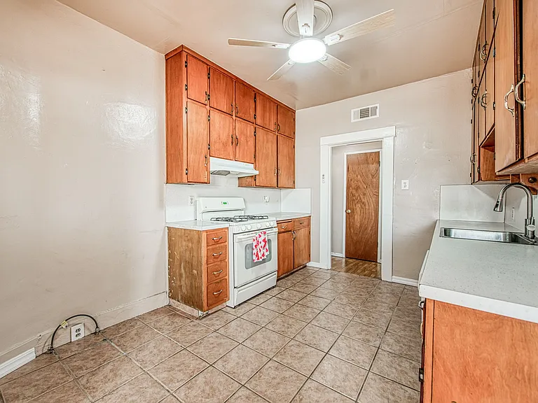 2434 Yerba St — Photo 16
