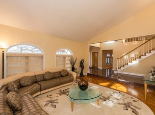 7 Waverly Rd, Old Westbury, NY 11568