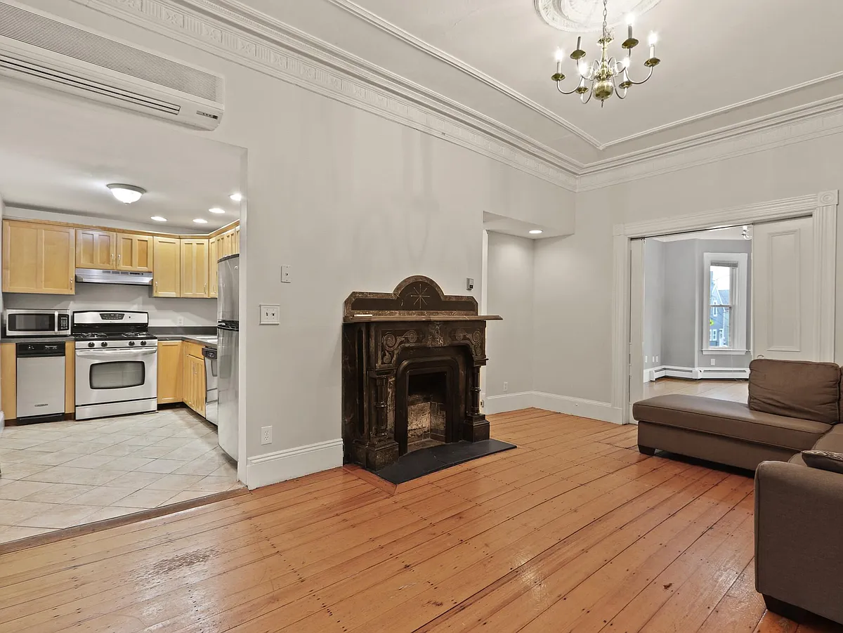 Building Photo - 32 G St